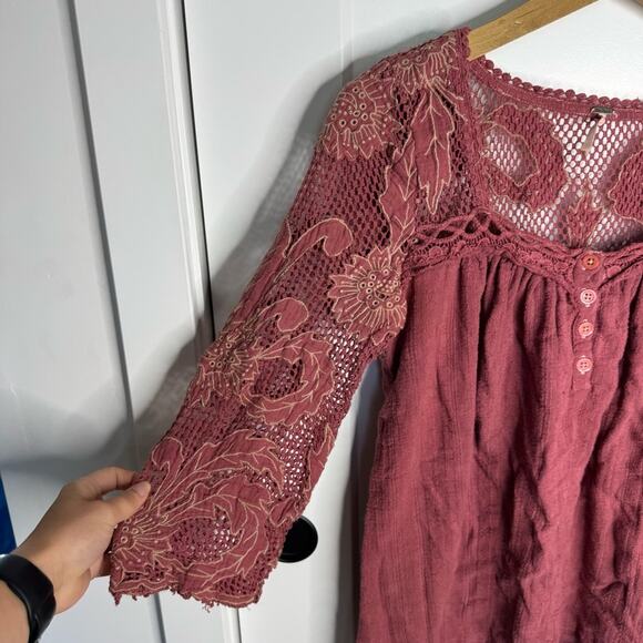 Free People Rose Pink Crochet Lace Floral Boho Flowy Blouse Top Size XS - Picture 3 of 4